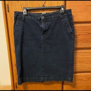 Denim A-line skirt. 4 pockets